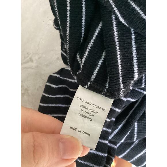 NWT Code x Mode - Black & white striped stretch knit tie back top M - Picture 7 of 7